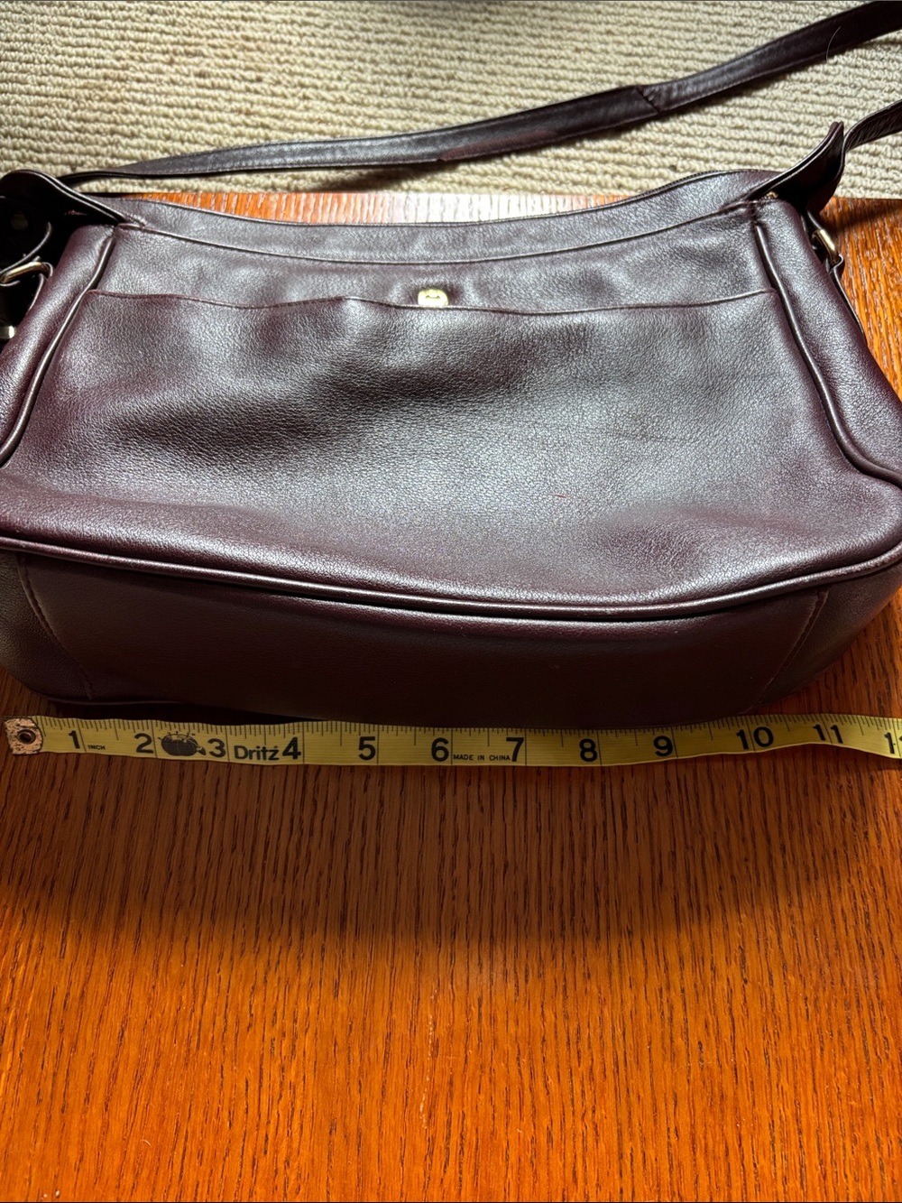 ETIENNE AIGNER Oxblood Maroon Leather Shoulder purse. Vintage classic. - Picture 5 of 12
